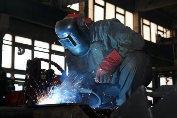 Фото Электрогазосварщик на полуавтомат