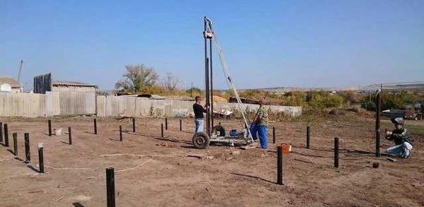 Фото Забивка труб под фундамент, монтаж винтовых свай