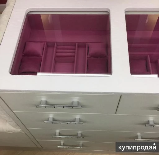 Фото "Остров" в гардеробную - оборудование для хранения украшений