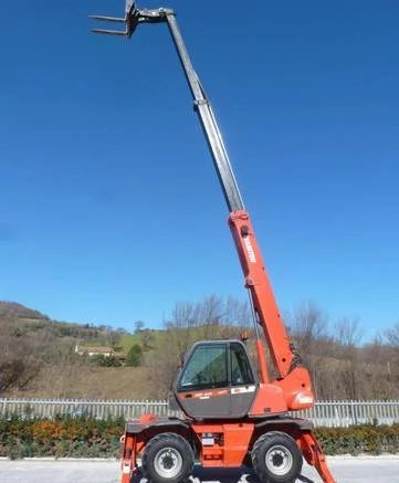 Фото Manitou MRT 1432 ― телескопический погрузчик