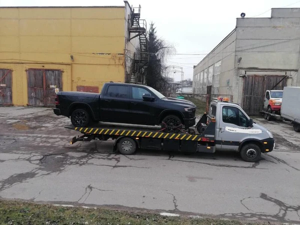 Фото Эвакуатор 24часа Голышманова