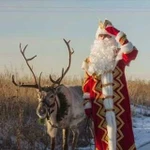 Дед Мороз со своим сказочным северным оленем