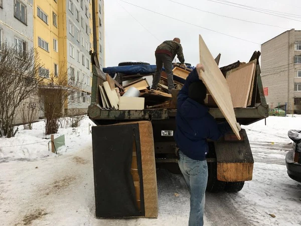Фото Вывоз мусора.Вывоз металлалома . Чистка Снега лопатами .