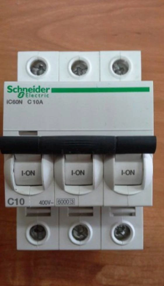 Фото Автомат 10 ампер Schneider Electric iC60N C10A 3P