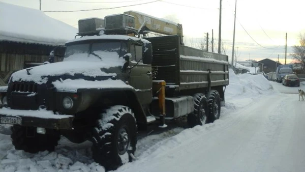 Фото Грузоперевозки. Манипулятор Урал