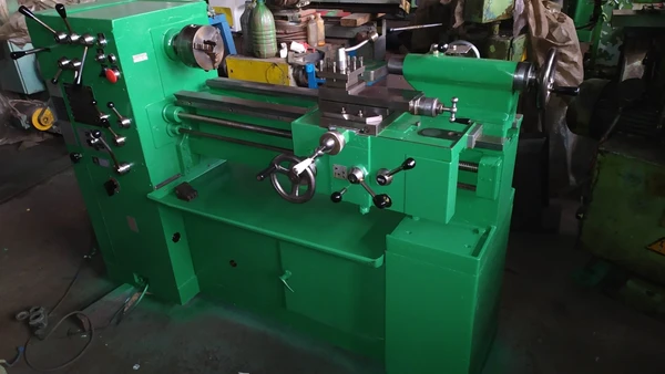 Фото Токарно-винторезный станок S-32(TOS)