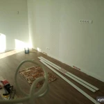 Фото №10 Установка МДФ полового плинтуса.