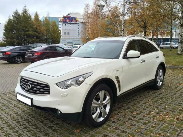 Фото Infiniti FХ 37 с водителем