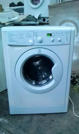 Фото Indesit iwud 4085 (Узкий, экономичный)