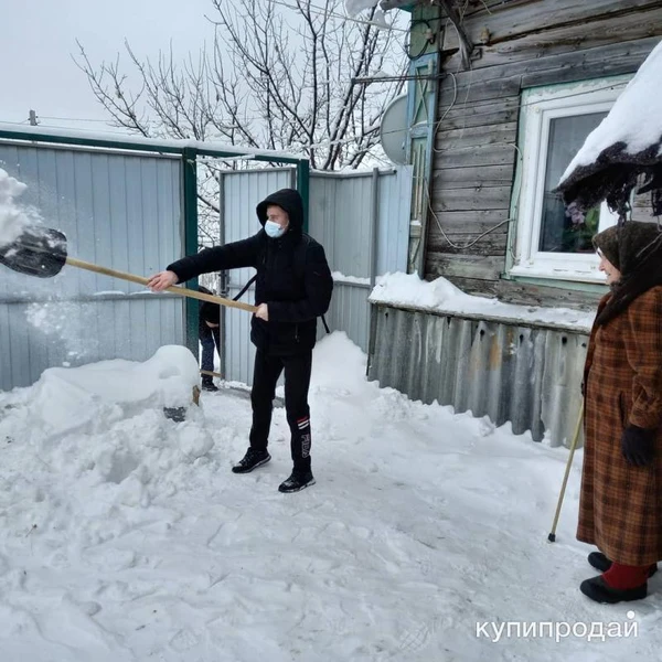 Фото Очистка от снега территории вручную