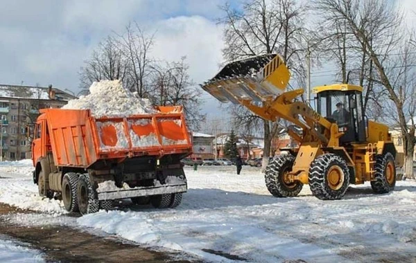 Фото Вывоз снега самосвалами 