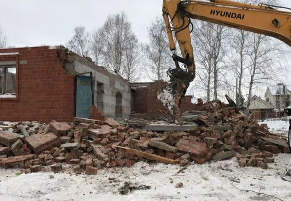 Фото Демонтаж. Снос домов. Уборка участка. Вывоз мусора.