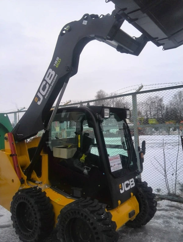 Фото Минипогрузчик JCB 155 agri (лизинг JCB Finance)