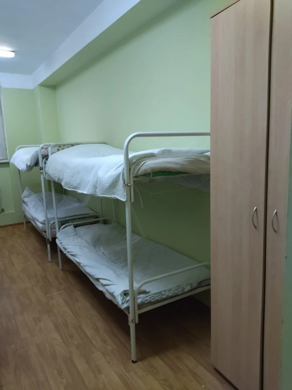 Фото Места в комнатах в общежитии для рабочих в г. Коммунар Гатчинского района