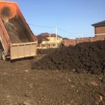 фото Грунт земля для поднятия участка и засыпки с доставкой от 5 до 20м3