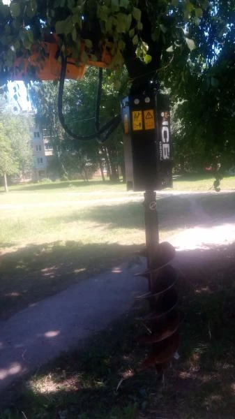 Фото Ямобур на базе экскаватора погрузчика JСВ 3СХ