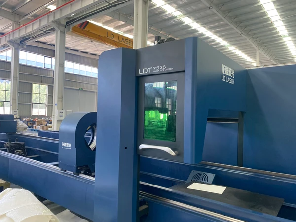 Фото Станок для лазерной резки труб