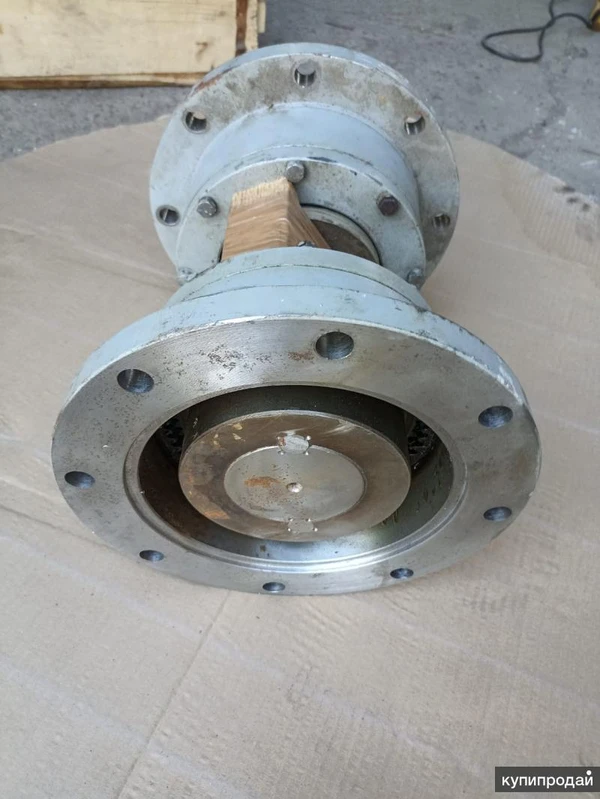 Вал промежуточный с зубчатыми муфтами ТГ30.65.11.000 тепловоза ТГМ23В, Д