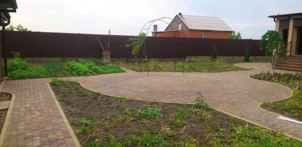 Фото Укладка тротуарной плитки, установка заборы, навес