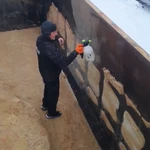 фото Антигололедный реагент МОНОМЕР для грузовых тонаров чтобы не примерзал песок,грунт,гравий к металлической поверхности кузова грузовика. Кузов обработан один раз три дня назад.