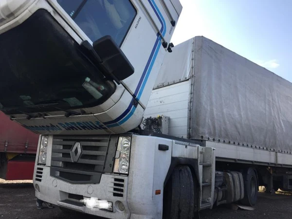 Фото техпомощь грузовикам