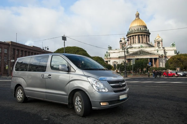 Фото Заказ минивэна на 8 мест