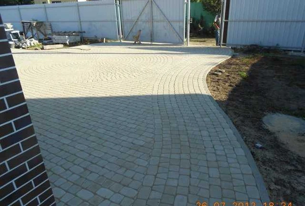 Фото Укладка тротуарной плитки