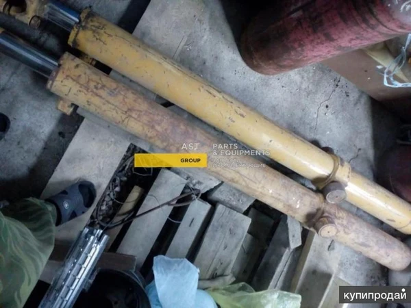 Фото Гидроцилиндр отвала на Caterpillar D9R, D9T