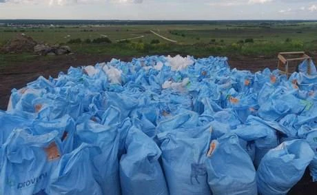 Фото Плодородная земля в мешках