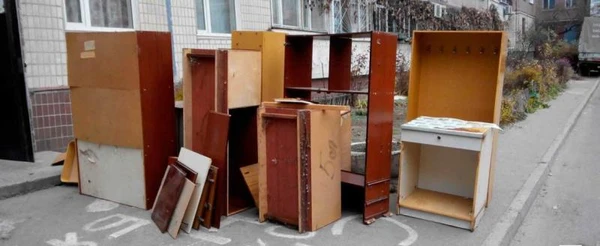 Фото Вывоз и утилизация старой мебели в Казани