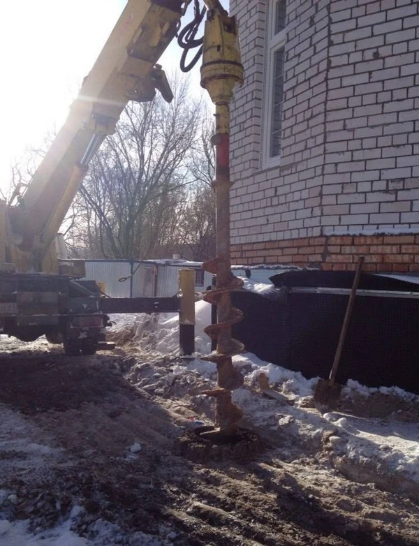 Фото Бурение всех видов. Бурение под столбы заборов и сваи