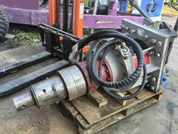 Фото Гидровращатель для экскаватора PB rock ADU 1500