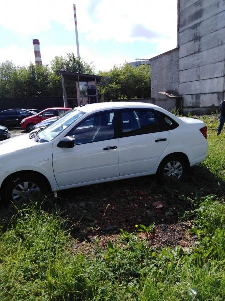 Фото Авто в аренду автомобиль Лада Гранта