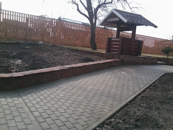 Фото Укладка тротуарной плитки.