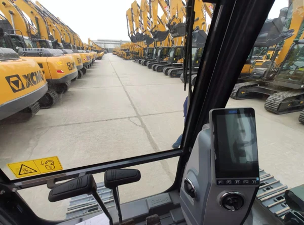 Фото Экскаватор XCMG XE180DN