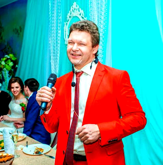 Фото Поющий ведущий с баяном и диджеем