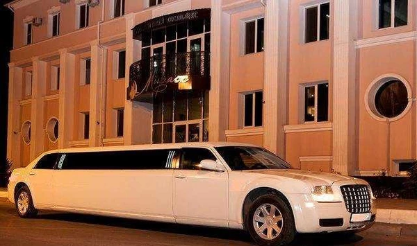Фото Прокат лимузина Chrysler на 8-21 персон
