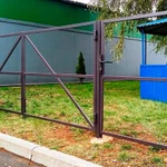 Фото №2 Бригада делает заборы из профлиста и сетки рабица
