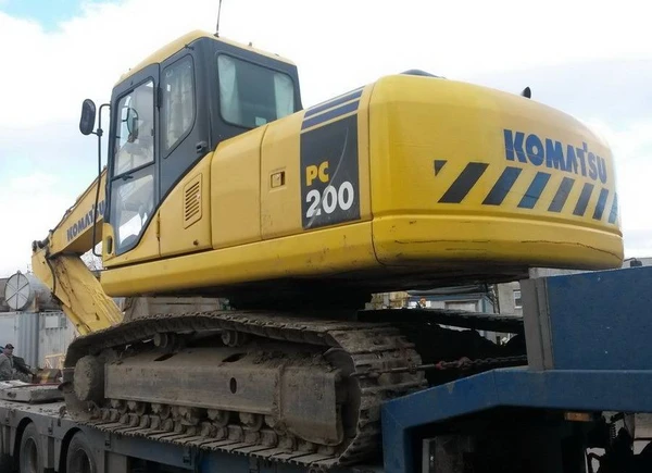 Фото Экскаватор гусеничный Komatsu PC200