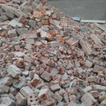 фото Строительный мусор (битый кирпич, колотый бетон) с доставкой по 10 и 20м3