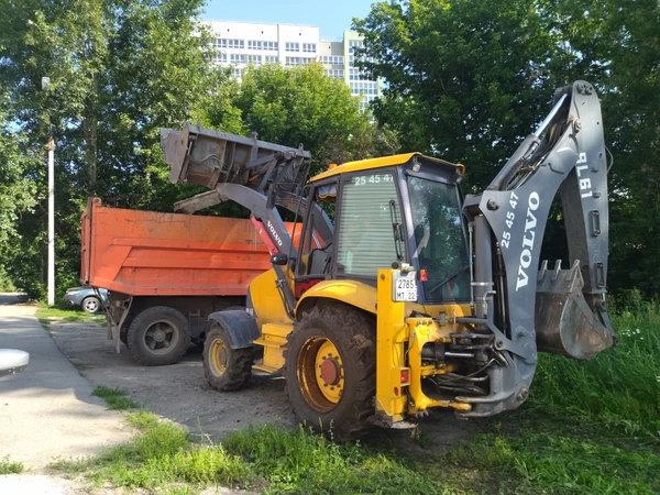 Фото Услуги экскаватора-погрузчика