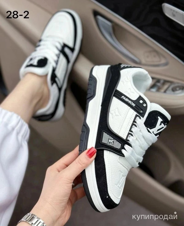 Фото Кроссовки женские новые