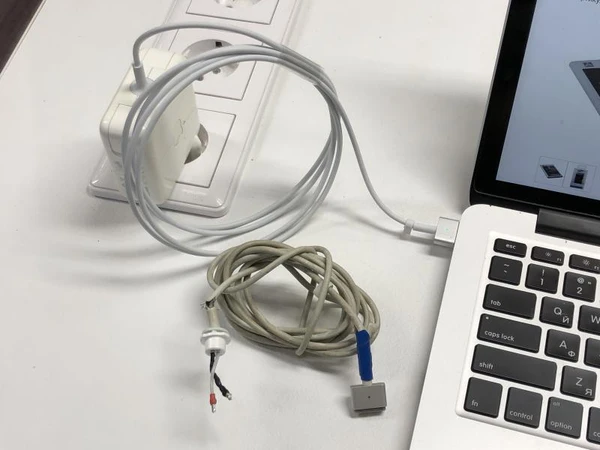 Фото Замена кабеля на зарядке MagSafe для MacBook