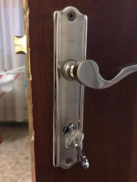 Фото Служба по замка 