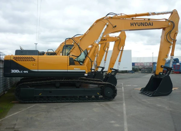 Фото Экскаватор гусеничный Hyundai R300LC-9S