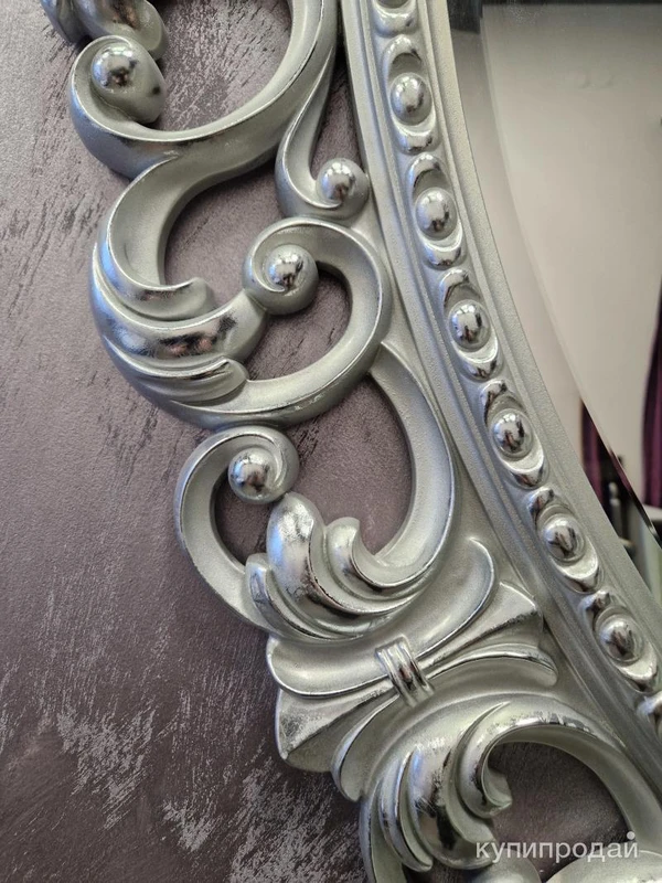 Фото Большое круглое зеркало в раме серебро с патиной Д=140см