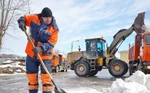 фото Уборка снега в ручную чистка снега