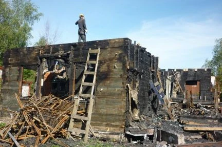 Фото Дemoнтaж cлoм вeтkих дoмoв ctрoeний