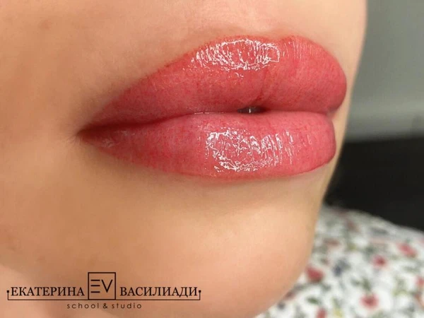 Фото Перманентный макияж губ