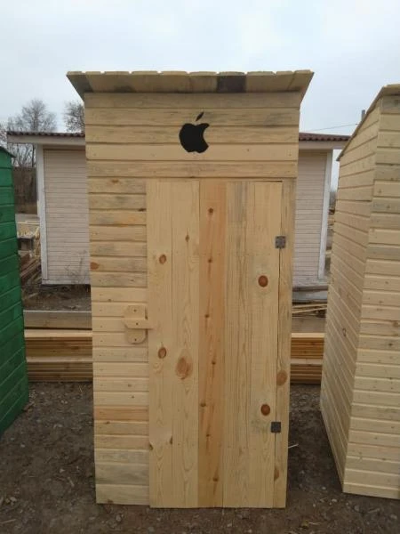 Фото Туалет дачный деревянный
